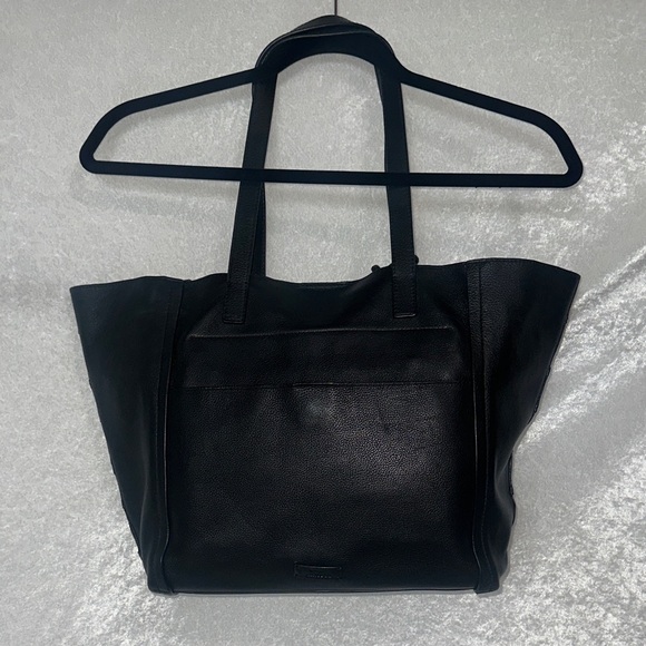 Elegant Black Tote Bag - Picture 4 of 9